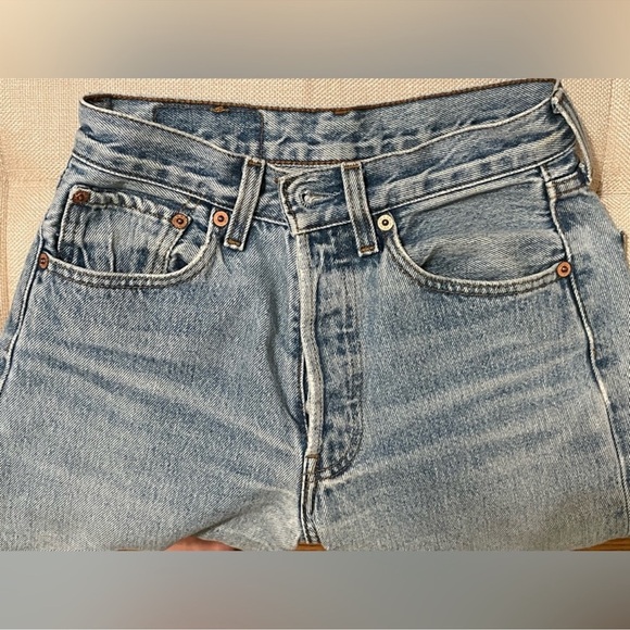 True Vintage Levi’s 90’s 501 jeans - Picture 3 of 6